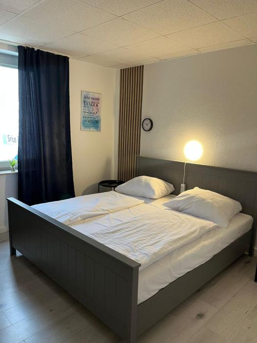 art rock airport hotel