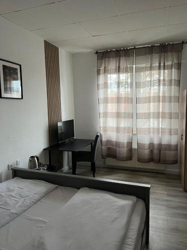 art rock airport hotel