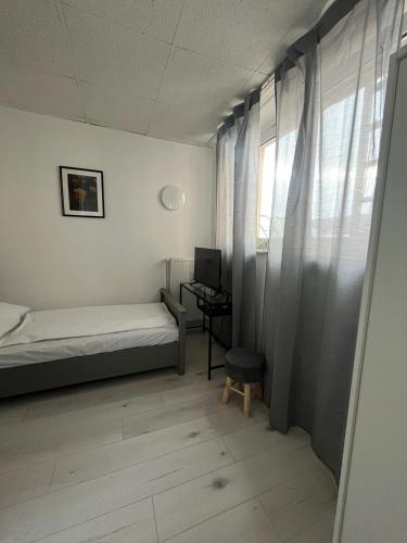 art rock airport hotel