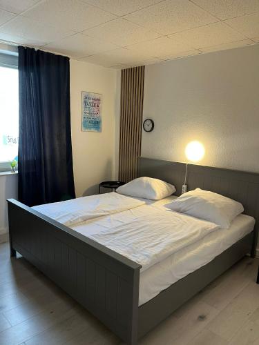 art rock airport hotel