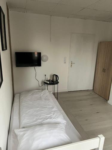 art rock airport hotel