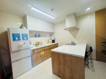 capsule hostel beppu tower