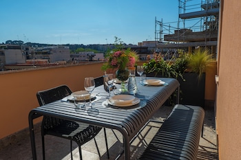 terrace apartment monte del gallo