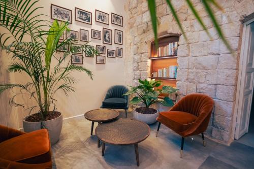 roots boutique hotel