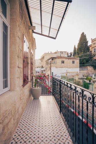 roots boutique hotel