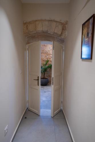 roots boutique hotel