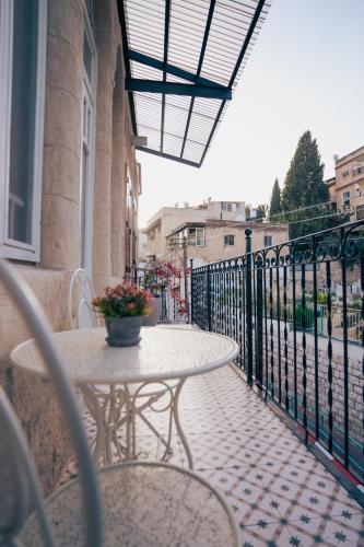 roots boutique hotel