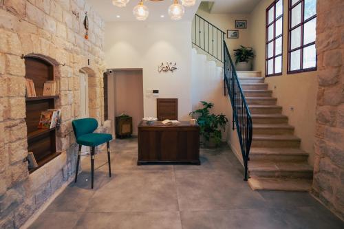 roots boutique hotel