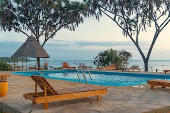 Kingfisher Beach Resort,,3 star