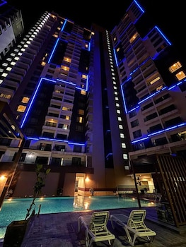 Rooftop Pool Jalan Landmark Apartments,Jalan Landmark Residences,3 star