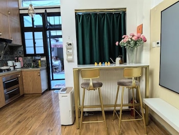 shanghai hills and zinn happy family bnb
