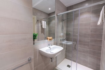 Student Experience Madrid Pozuelo,,3 star