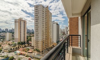apartment next to flamboyant shopping mall ess