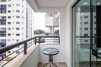 apartment next to flamboyant shopping mall ess
