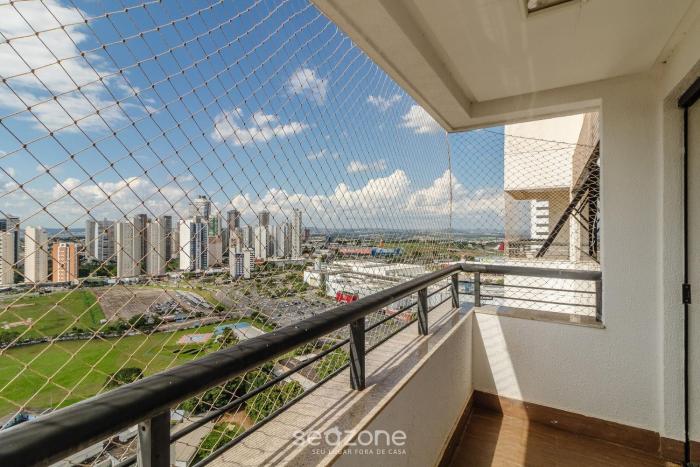 apartment next to flamboyant shopping mall ess