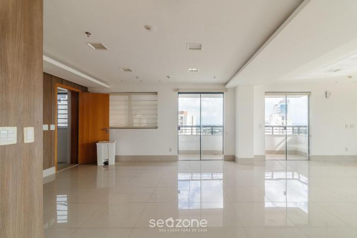 apartment next to flamboyant shopping mall ess