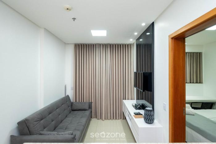 apartment next to flamboyant shopping mall ess