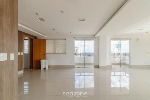 apartment next to flamboyant shopping mall ess