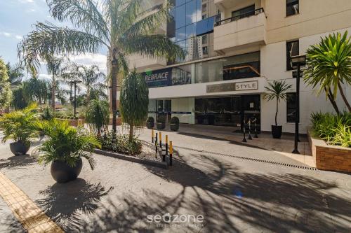 apartment next to flamboyant shopping mall ess