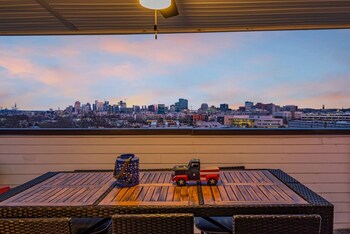 Nashvegas 13 Beds Rooftop Views Mins To Broadway,,2 star