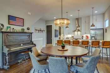 Nashvegas 13 Beds Rooftop Views Mins To Broadway,,2 star
