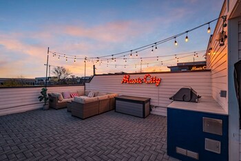 Nashvegas 13 Beds Rooftop Views Mins To Broadway,,2 star