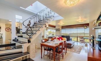 3 Bedroom Apartment With Mountain View Rlu0302,,2 star