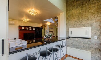 3 Bedroom Apartment With Mountain View Rlu0302,,2 star