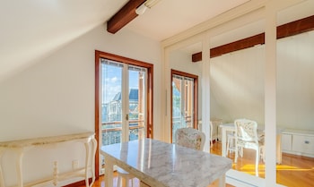 3 Bedroom Apartment With Mountain View Rlu0302,,2 star