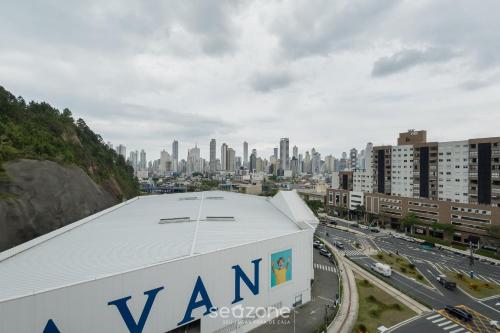 building with swimming pool next to balneario shopping in bc tso
