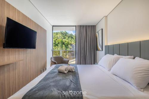 building with swimming pool next to balneario shopping in bc tso