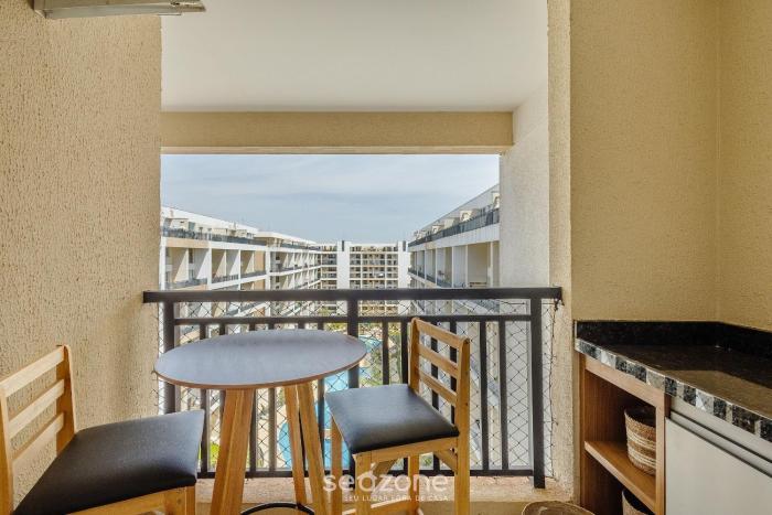 condominio bem localizado com piscina tcr