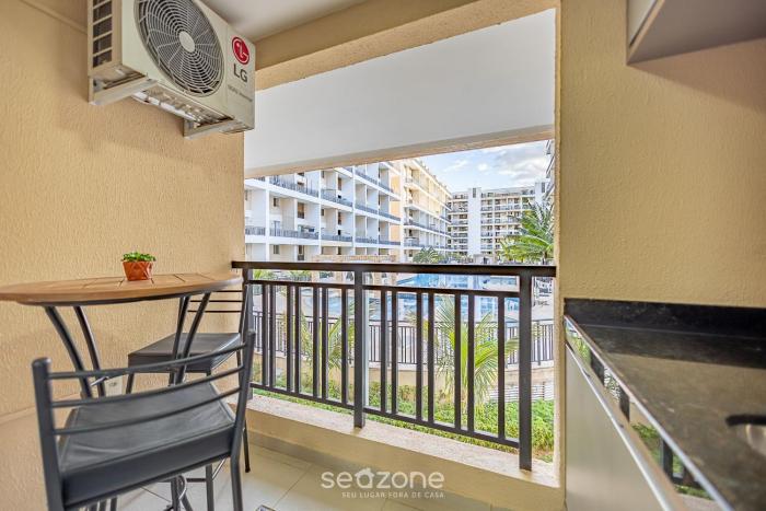 condominio bem localizado com piscina tcr