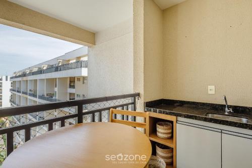 condominio bem localizado com piscina tcr