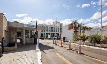 Elegant Accommodations Just Minutes From Brasilia's Main Attractions - Ark,,2 star