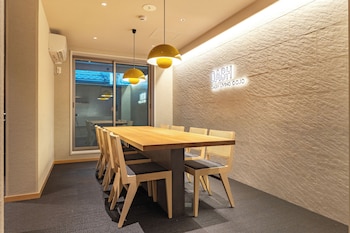 Dash Living Gojo,,2 star