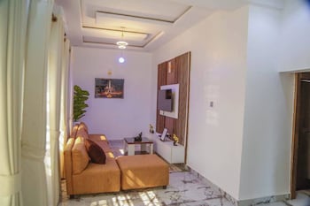 clifford apartment