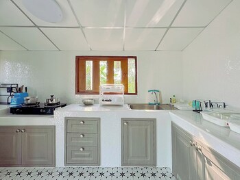 Coco And Canal Homestory,,2 star