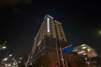 3s hotel dongtan business
