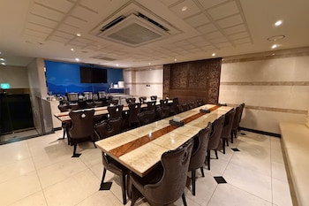 3s hotel dongtan business
