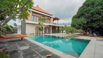 mona bali guest house
