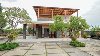 mona bali guest house