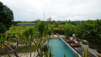 mona bali guest house