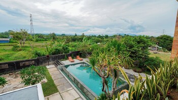 Mona Bali Guest House,,4 star