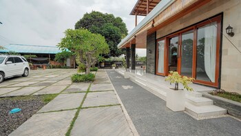 mona bali guest house