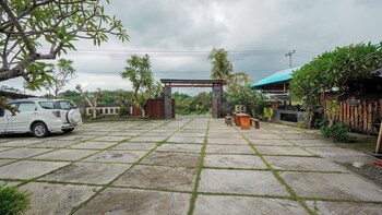 mona bali guest house