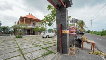 mona bali guest house