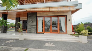mona bali guest house