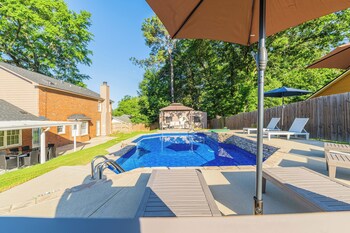 serene modern getaway with poolandgames