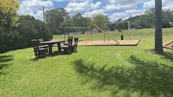 1 Showgrounds Road Horse Creek Qld 4714,,2 star